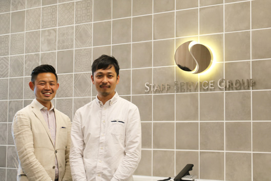 スタッフサービス・ホールディングス 神谷亮介氏（右）と、改善施策に携わったUNCOVER TRUTH 小畑陽一氏（左）
