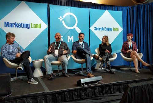 質問に答えるSEOエキスパートたち