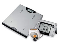 スタイリッシュな液晶表示付きの体重計と万歩計