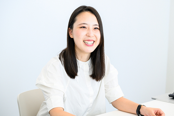 待場 由羽氏