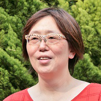 山方 理佳子