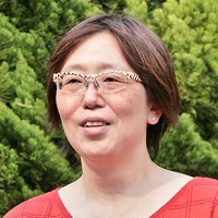 山方 理佳子