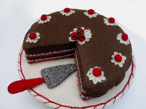 編み物で作ったケーキ