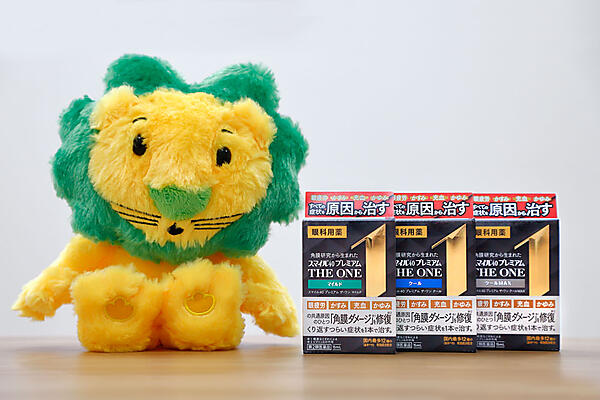 3月27日に発売開始したスマイルの新商品「スマイル４０ プレミアム　ザ・ワン」シリーズと、ライオンちゃんのぬいぐるみ