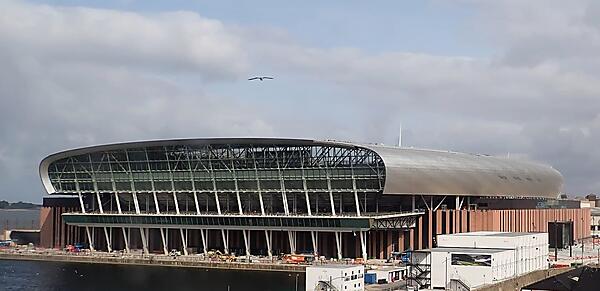 グディソンパークスタジアム（エヴァートンFCの旧ホームスタジアム）の航空写真で、ウェブサイト移行の概念を表している。