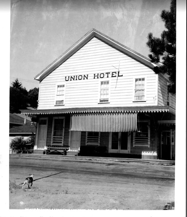 歴史あるホテルの古い写真