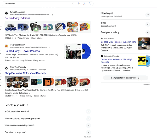 「colored vinyl」（カラーレコード）というクエリに対するグーグル検索結果のスクリーンショット。結果にはさまざまな画像が含まれている。