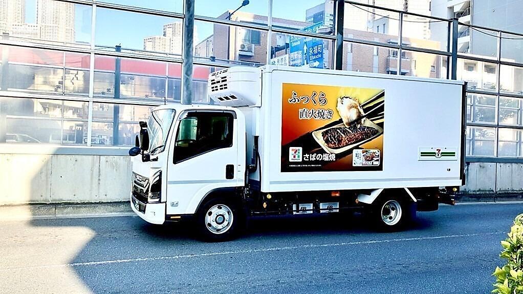 セブン-イレブンの配送トラックでラッピング広告の実証実験を東京都内